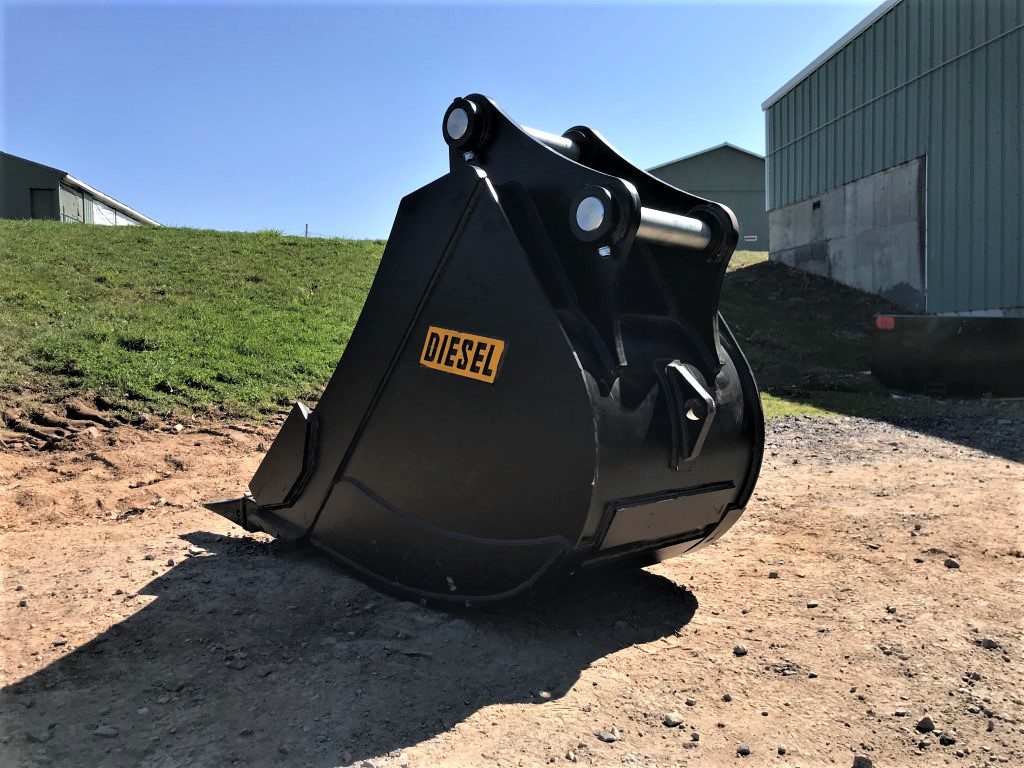 30'' HD Tooth Bucket for 170CL Excavator with 70mm pins - Image 4