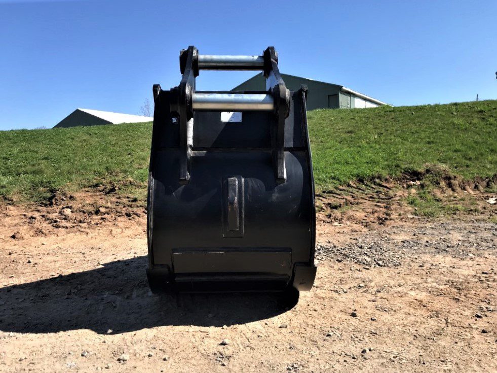 30'' HD Tooth Bucket for 170CL Excavator with 70mm pins - Image 5