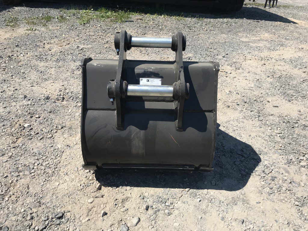 24" HD Tooth Bucket for 50CL Excavator with 45mm pins - Image 6