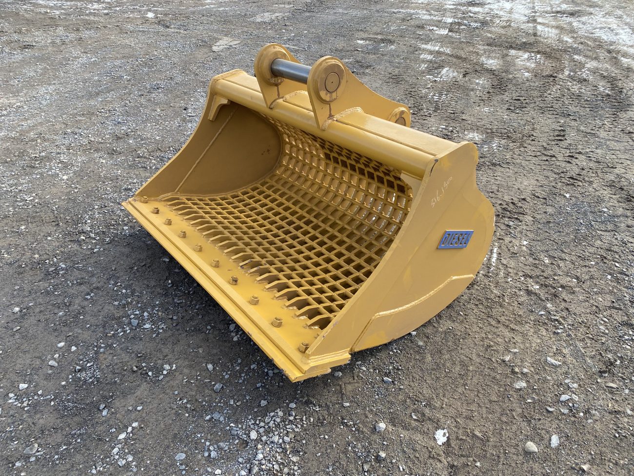 60'' Screening Bucket BOCE for 170CL Excavator with 70mm pins - Image 5