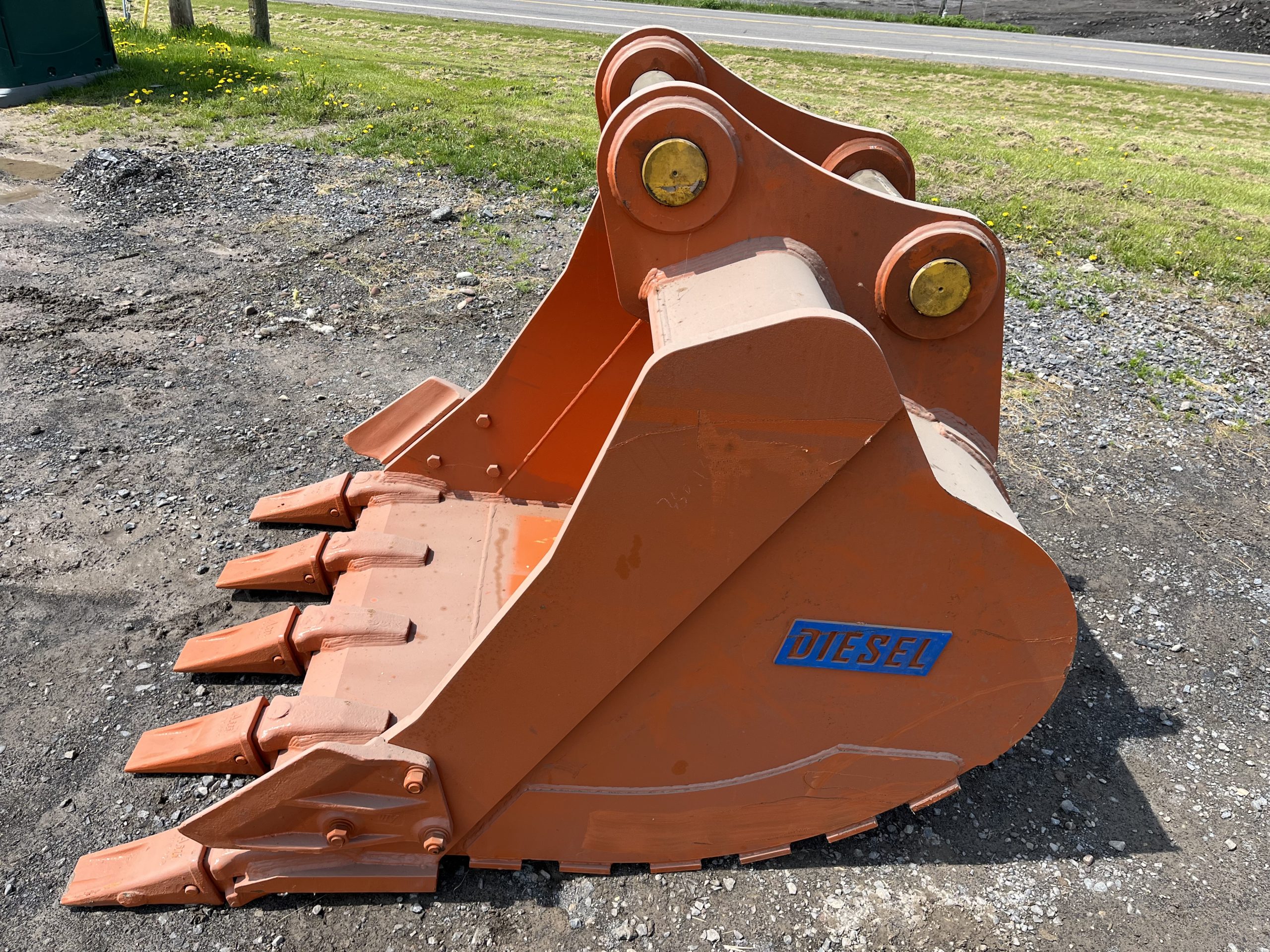 54'' HD Tooth Bucket for ZX350 Excavator with 100mm pins - Image 3