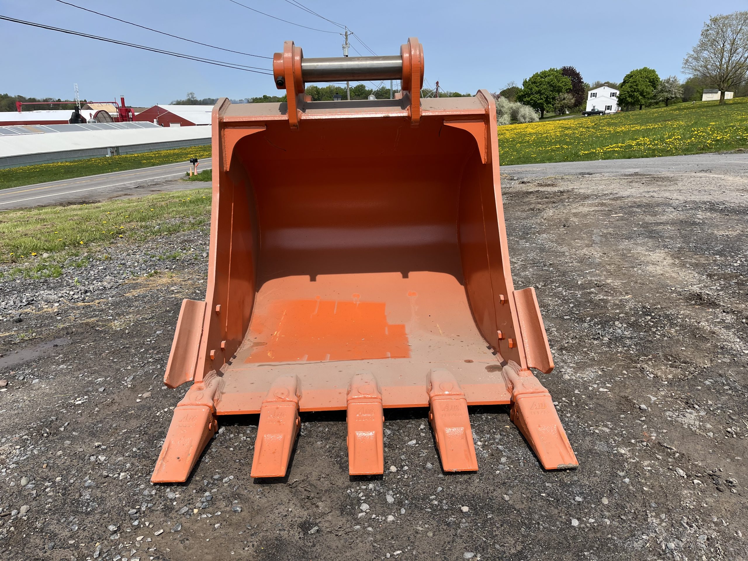 54'' HD Tooth Bucket for ZX350 Excavator with 100mm pins - Image 8