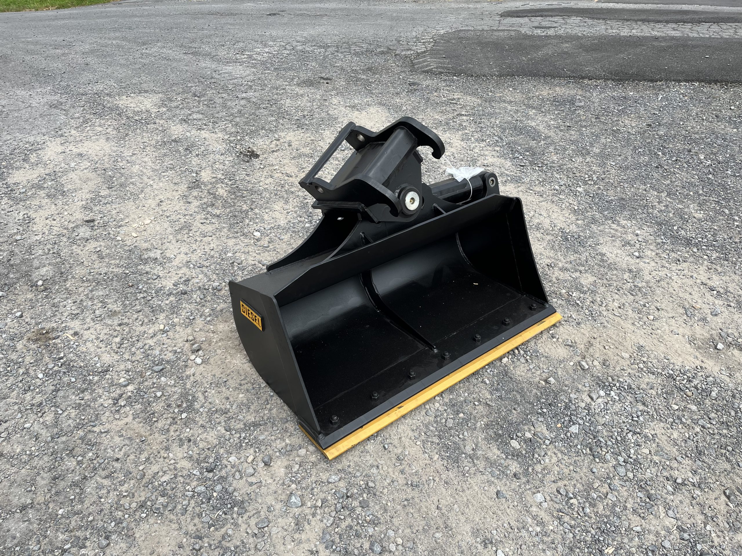 42" Tilt Ditch Bucket BOCE for Bobcat E35/MX3 - Image 3