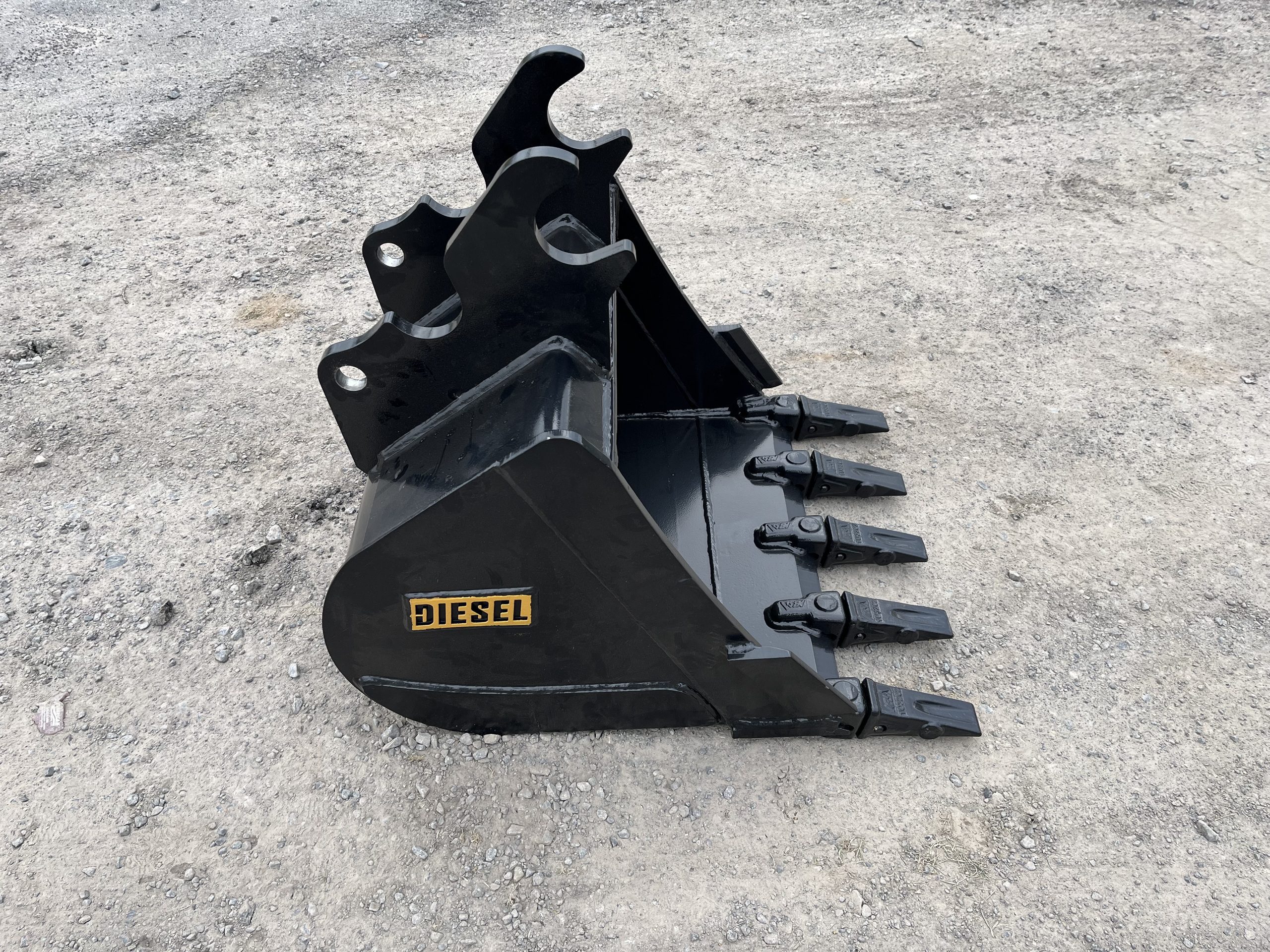 24" HD Tooth Bucket For Kubota K7875 Coupler - Image 3