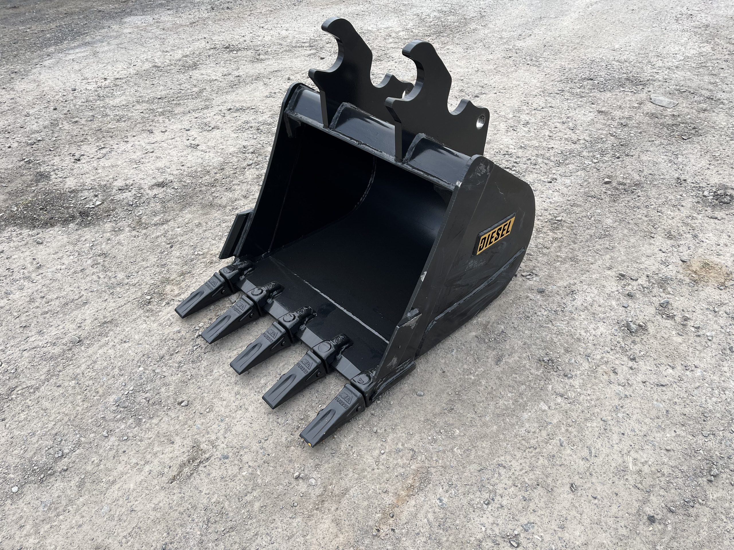 24" HD Tooth Bucket For Kubota K7875 Coupler - Image 8